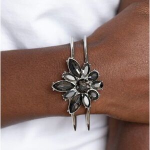 Chic Corsage - Silver Bracelet